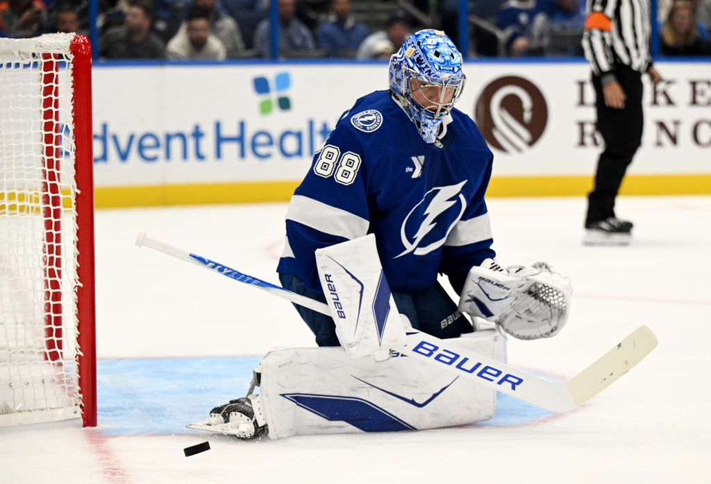 Lightning roll past the winless Flyers 4-1 as Vasilevskiy ties Andy Moog on career wins list
